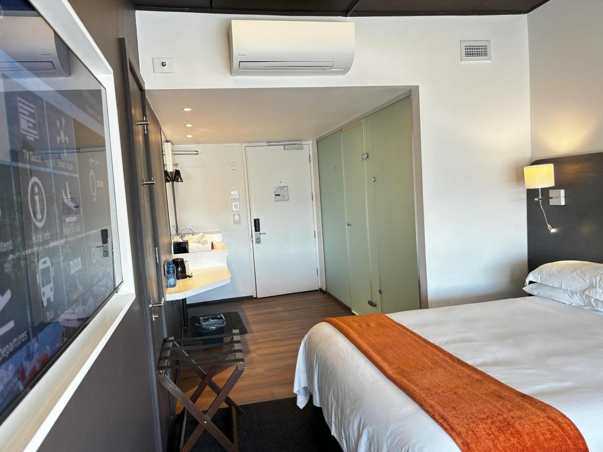 Onomo Waterfront Hotel 3*